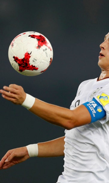 Hamburg hopes pinned on 17-year-old Jann-Fiete Arp